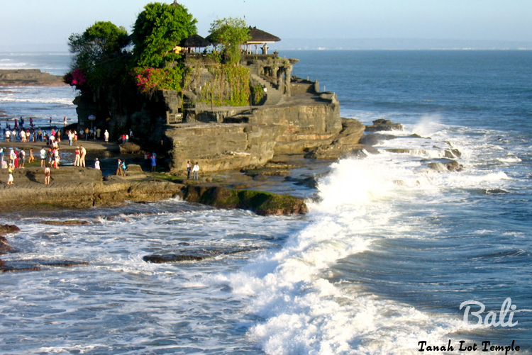 BaliTemple_TanahLotFromFar