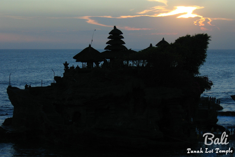 BaliTemple_TanahLotSilhouette