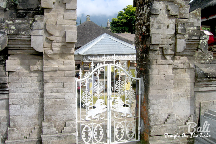 BaliTemple_TempleonthelakeBuilding