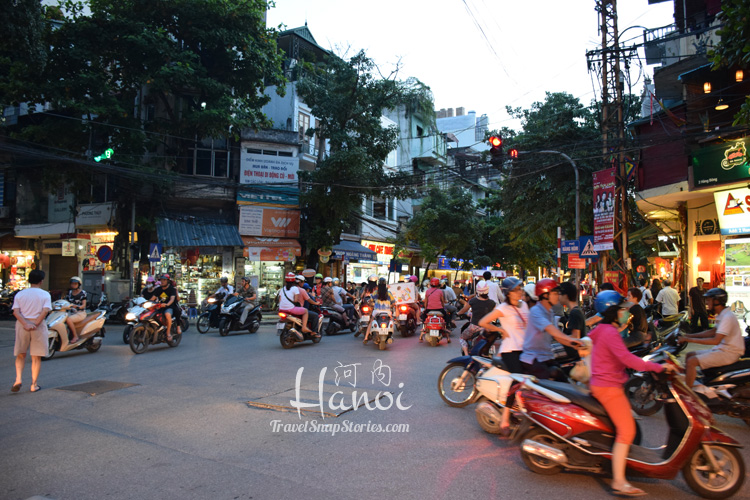 VietnamHanoiTipsCrossTraffic