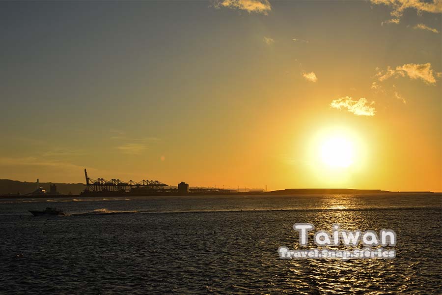 sunset at dan shui pier