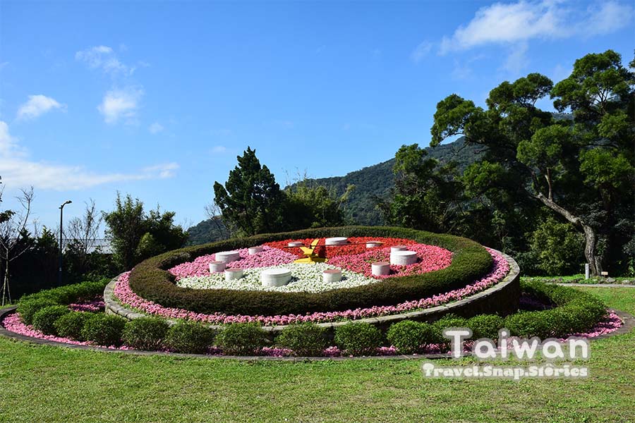 clock at yang ming shan full of flowers